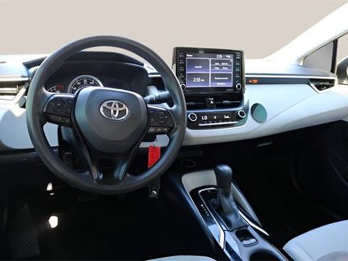 Used 2021 Toyota Corolla LE image 14