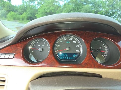 Used 2008 Buick Lucerne CXL w/ Driver Confidence Package FWD image 9