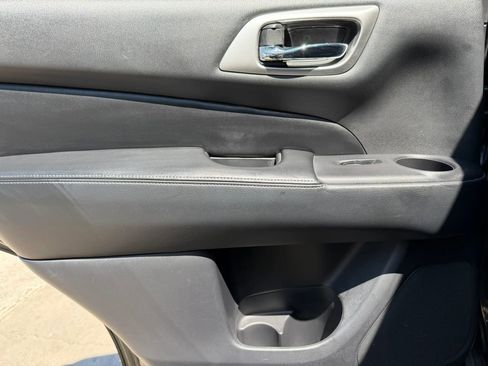 Used 2017 Nissan Pathfinder Platinum w/ Cargo Package image 11