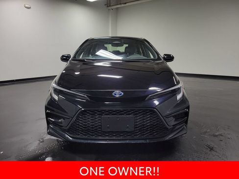 Used 2025 Toyota Corolla SE FWD image 3