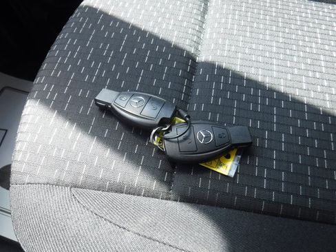 Used 2023 Mercedes-Benz Metris image 18