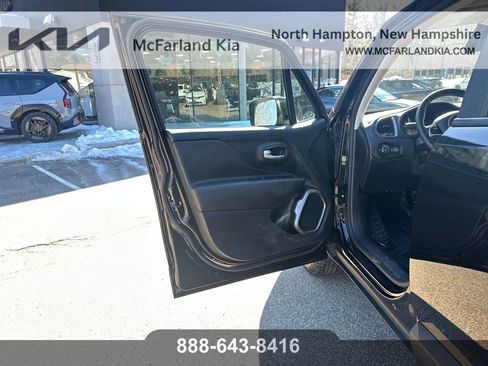 Used 2023 Jeep Renegade Limited image 11