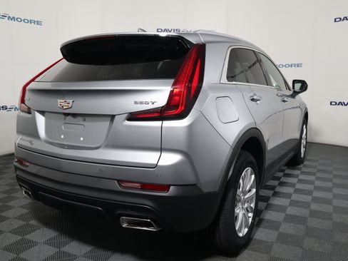 Used 2023 Cadillac XT4 Luxury w/ Cold Weather Package FWD image 5