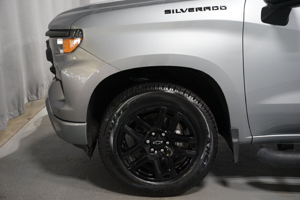 Used 2024 Chevrolet Silverado 1500 Custom w/ Turbomax Blackout Package RWD image 5