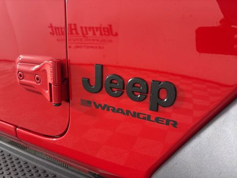 Used 2025 Jeep Wrangler Willys image 31