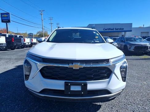New 2026 Chevrolet Trax LT w/ Driver Confidence Package image 2