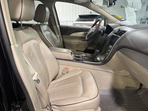 Used 2013 Lincoln MKX FWD image 12