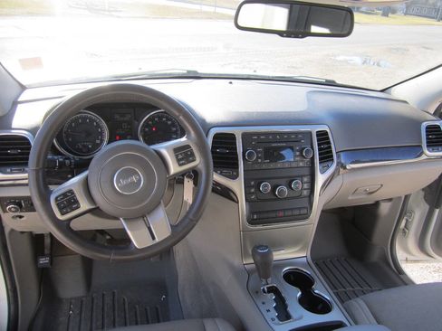 Used 2012 Jeep Grand Cherokee Laredo image 8