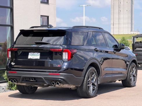 Used 2025 Ford Explorer ST AWD/4WD image 5