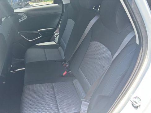 Used 2025 Kia Soul LX w/ LX Technology Package FWD image 33
