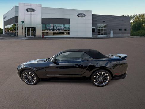 Used 2012 Ford Mustang GT Premium w/ Electronics Pkg RWD image 7
