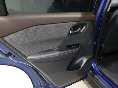 Used 2022 Nissan Rogue SV image 18