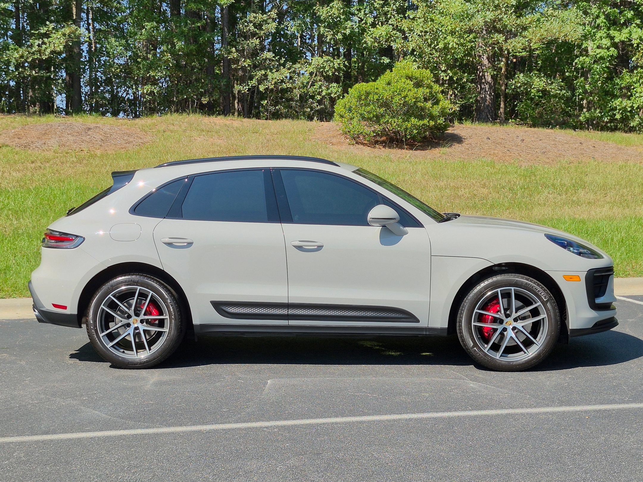 Certified 2024 Porsche Macan S AWD/4WD image 31