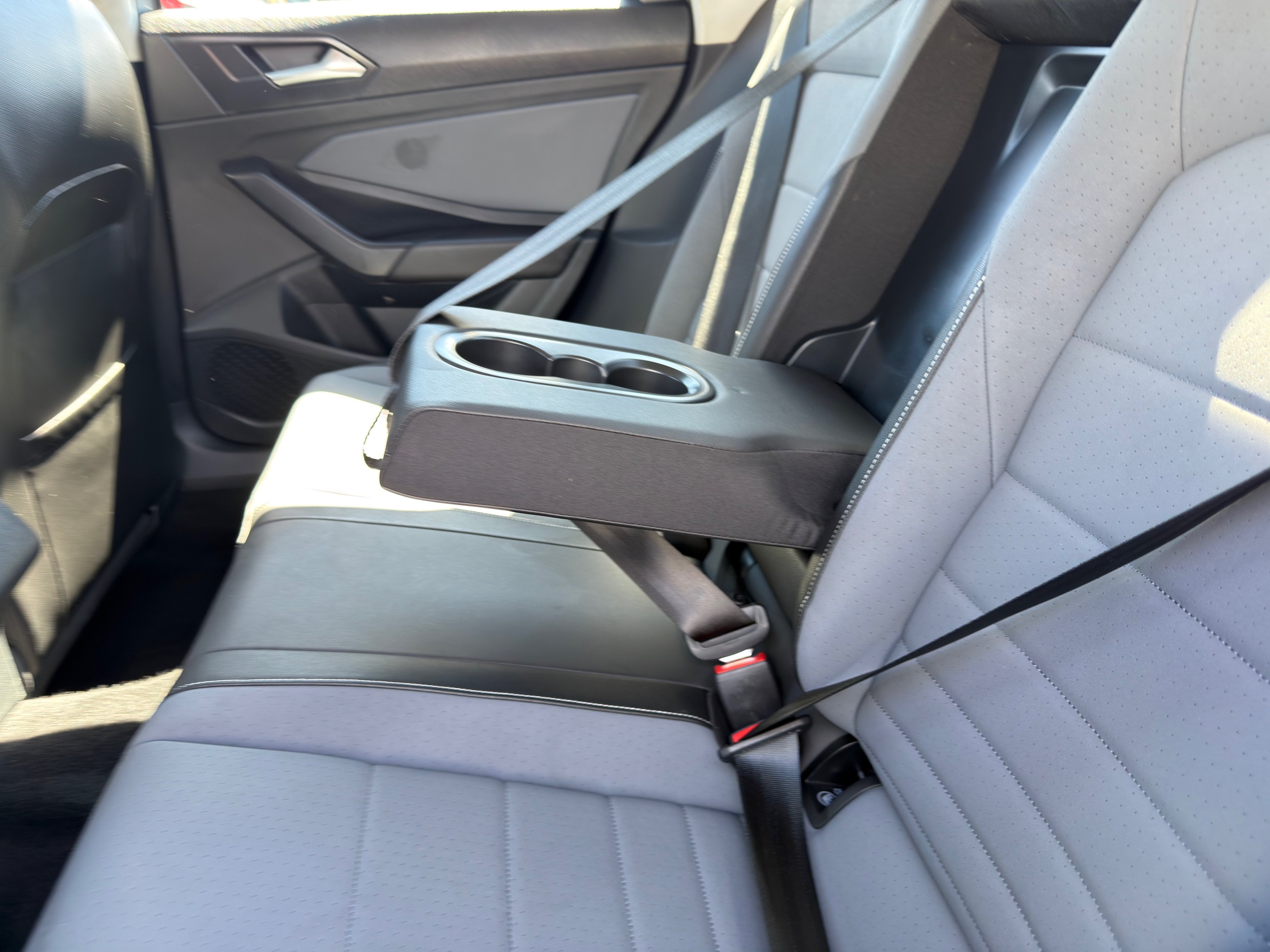 Used 2025 Volkswagen Jetta SE FWD image 18