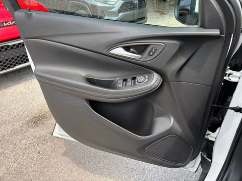 Used 2025 Buick Encore GX Preferred FWD image 18
