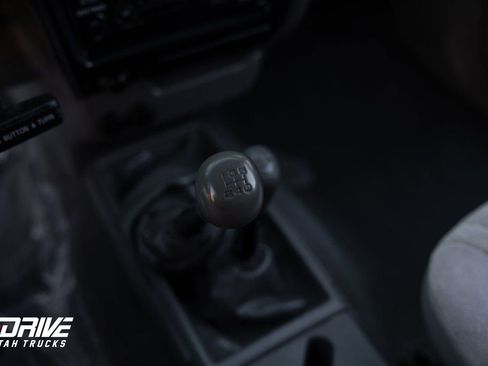 Used 2004 Toyota Tacoma 4x4 Xtracab V6 image 25