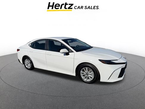 Used 2025 Toyota Camry LE image 1