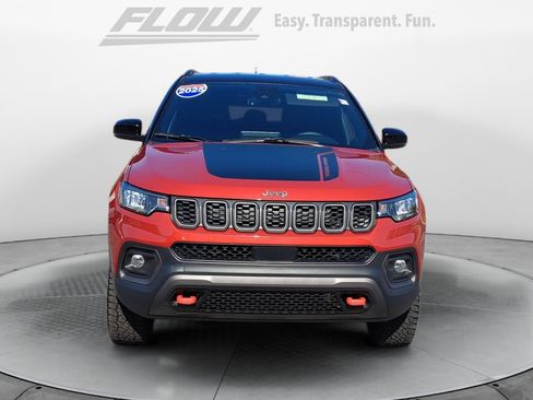 Used 2025 Jeep Compass Trailhawk AWD/4WD image 3