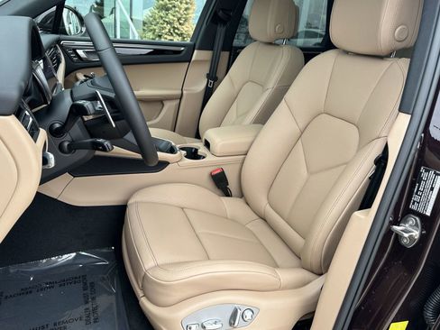 New 2026 Porsche Macan AWD/4WD image 5