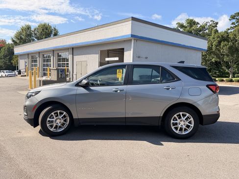 Used 2024 Chevrolet Equinox LS FWD image 9