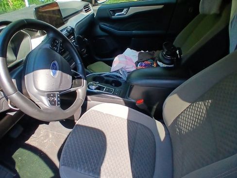 Used 2021 Ford Escape SE w/ Convenience Package FWD image 4