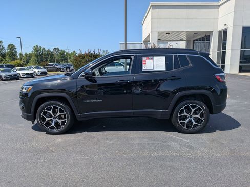 Used 2025 Jeep Compass Limited AWD/4WD image 8