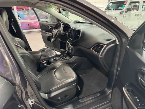 Used 2019 Jeep Cherokee Limited AWD/4WD image 40
