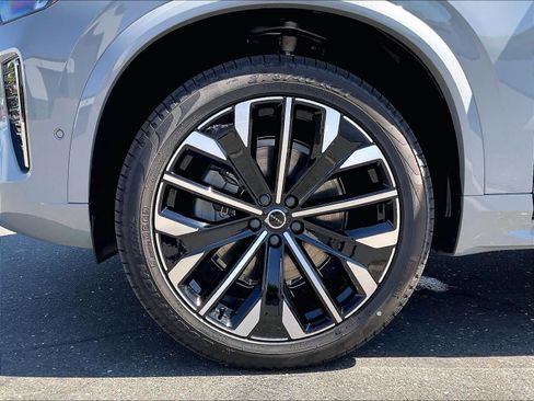 New 2026 Volvo XC90 B6 Plus w/ Protection Package Premier AWD/4WD image 14