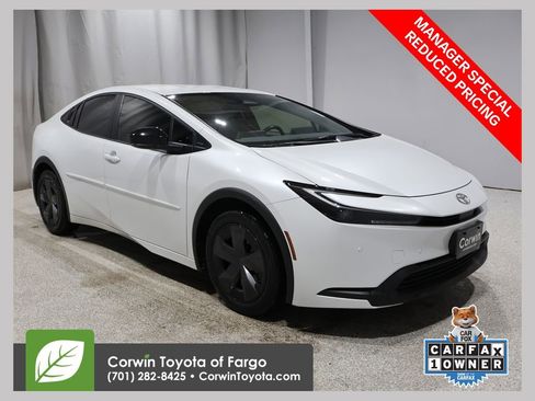 Used 2023 Toyota Prius LE image 1