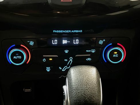 Used 2018 Ford Focus SE FWD image 11