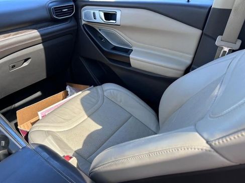 Used 2020 Ford Explorer Platinum w/ Premium Technology Package image 19