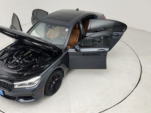 Used 2017 BMW 750i xDrive image 42