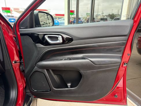 Used 2025 Jeep Compass Trailhawk AWD/4WD image 11