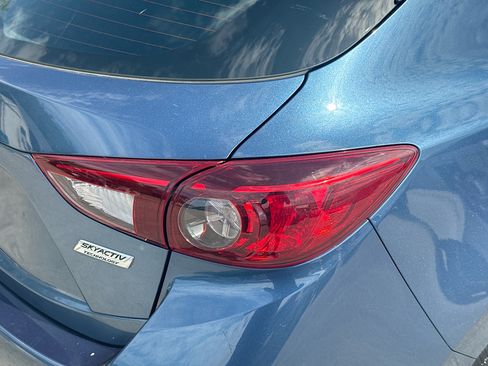 Used 2018 MAZDA MAZDA3 Sport FWD image 23