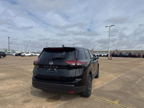Certified 2025 Nissan Rogue SV image 25