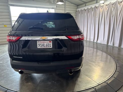 Used 2021 Chevrolet Traverse LS FWD image 6