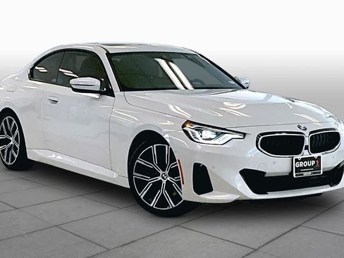 Used 2023 BMW 230i Coupe w/ Premium Package RWD image 2