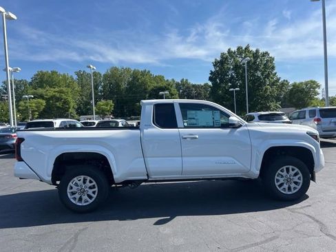 New 2026 Toyota Tacoma SR5 RWD image 4