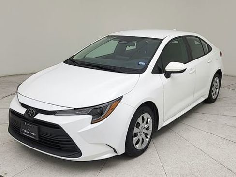 Used 2024 Toyota Corolla LE image 1