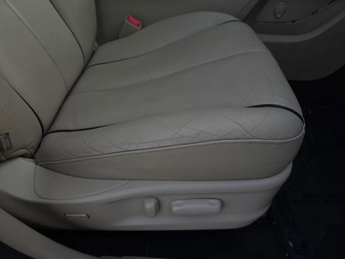 Used 2011 Toyota Venza AWD w/ Premium Pkg #2 image 21