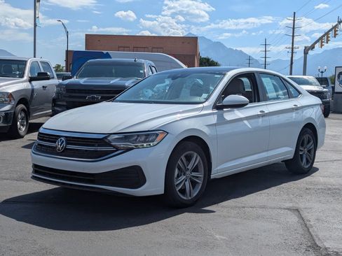 Used 2024 Volkswagen Jetta SE FWD image 9