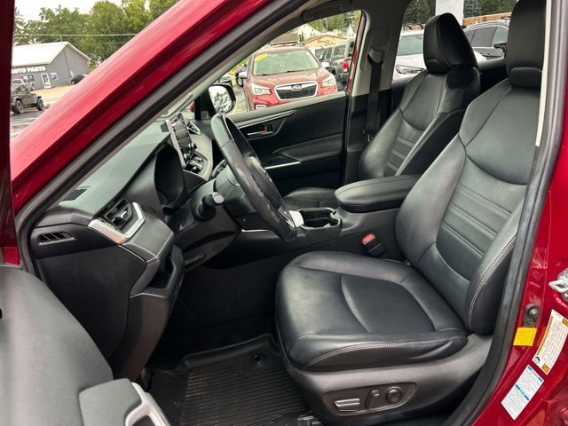 Used 2019 Toyota RAV4 XLE Premium w/ Cold Weather Package AWD/4WD image 31
