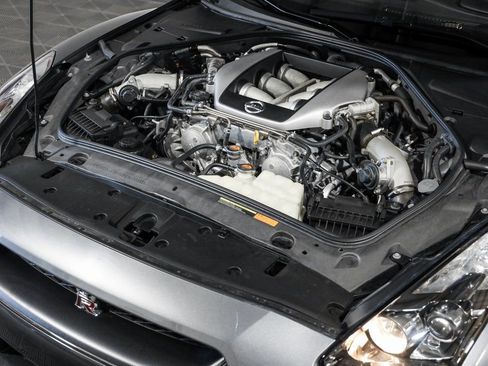 Used 2009 Nissan GT-R Premium image 15