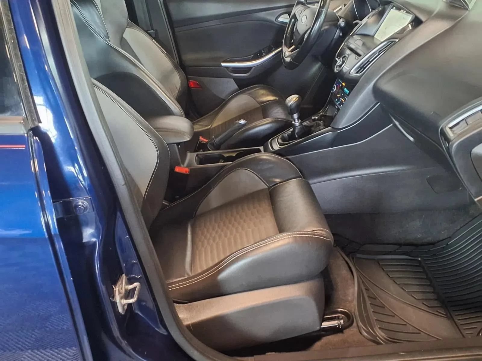 Used 2017 Ford Focus ST w/ Equipment Group 401A FWD image 11