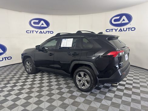 Used 2024 Toyota RAV4 XLE w/ Convenience Package FWD image 5