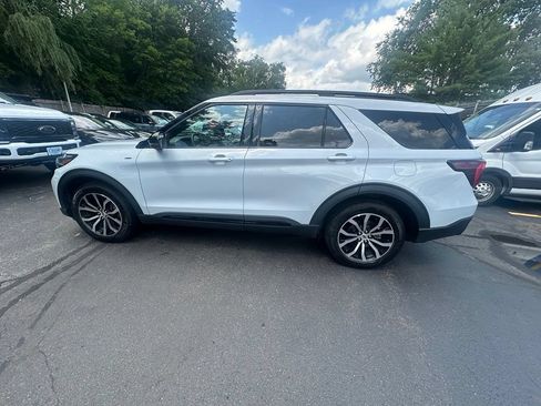 Used 2026 Ford Explorer ST-Line AWD/4WD image 9
