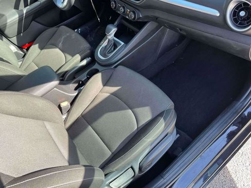 Used 2023 Kia Forte LXS w/ LXS Technology Package image 9