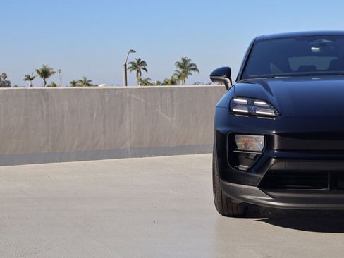 New 2026 Porsche Macan Electric RWD image 12