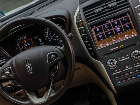 Used 2019 Lincoln MKC Reserve w/ MKC Climate Package AWD/4WD image 17