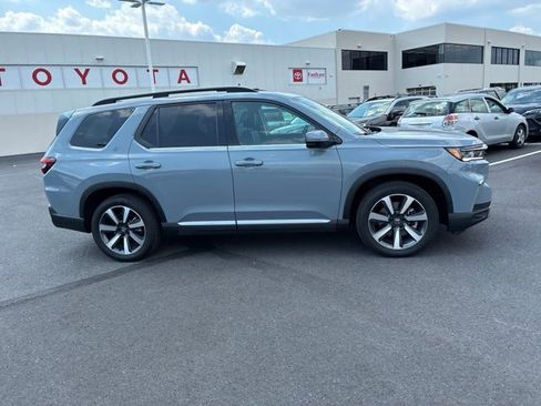 Used 2025 Honda Pilot Touring image 5
